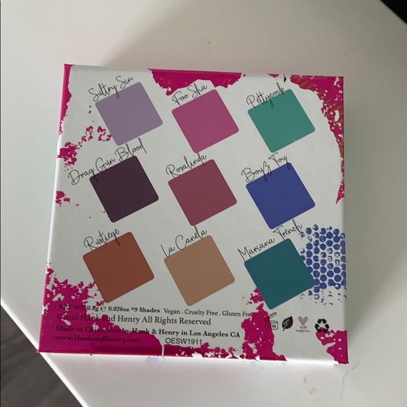Living in Colour eyeshadow palette - Picture 4 of 4
